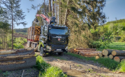 6x6 UNIVERSAL LOG TRUCK