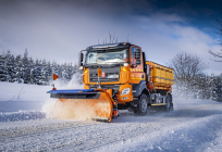 4x4 GRITTING VEHICLE WITH PLOW