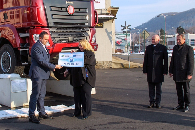 Tatra receives cheque to restore unique historic train