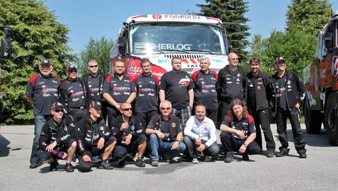 Queen sets off for rally from Polygon test track