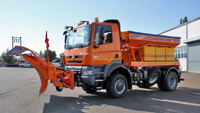 TATRA PHOENIX – road maintenance applications